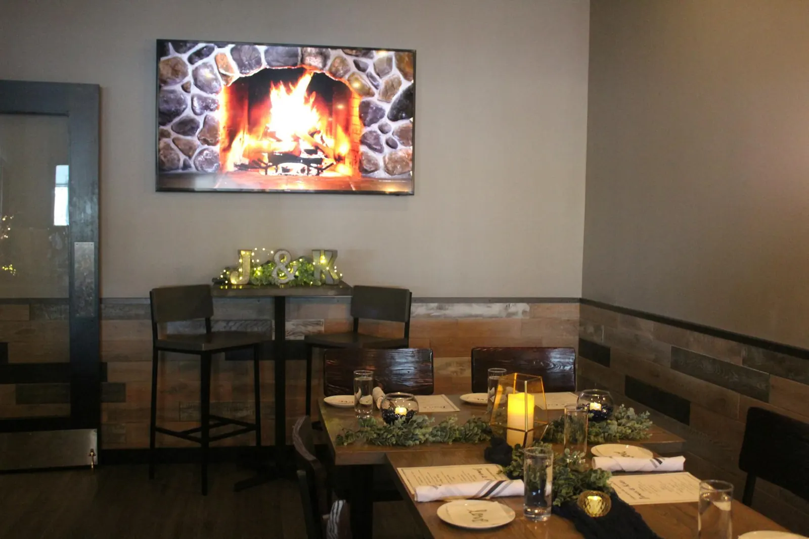 The private dining room with fireplace screen